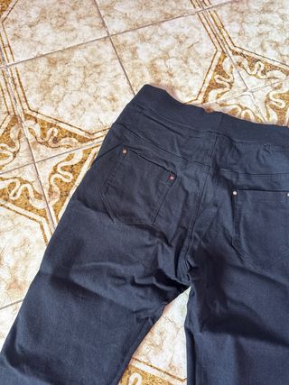 Pantalón elástico negro
