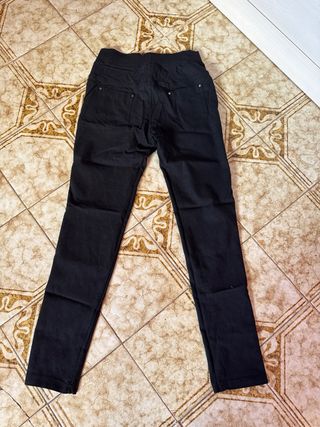 Pantalón elástico negro