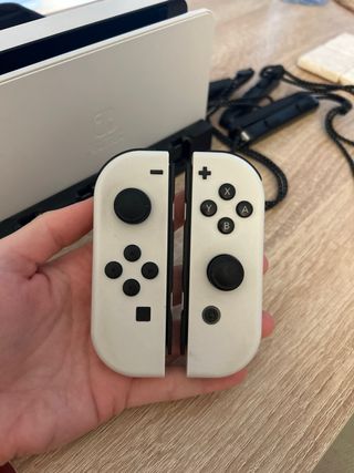 Nintendo Switch OLED con 4 joy-con + accesorios