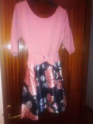 Vestido salmón vuelo y estampado floral