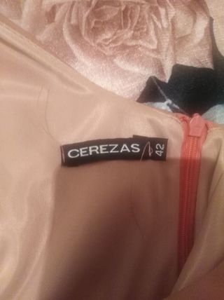 Vestido salmón vuelo y estampado floral