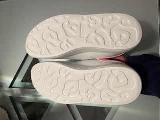 Zapatillas blancas y rosas