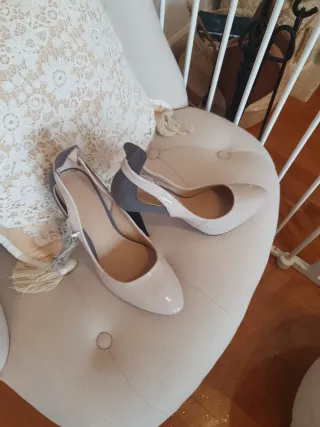 Preciosos y elegantes zapatos de tacón Zara charol