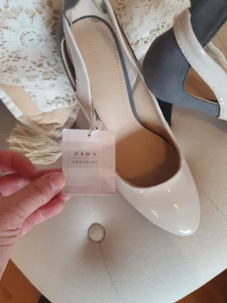 Preciosos y elegantes zapatos de tacón Zara charol