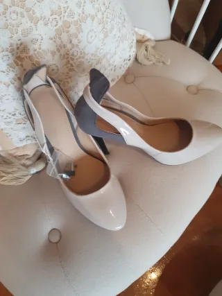 Preciosos y elegantes zapatos de tacón Zara charol