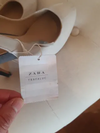 Preciosos y elegantes zapatos de tacón Zara charol