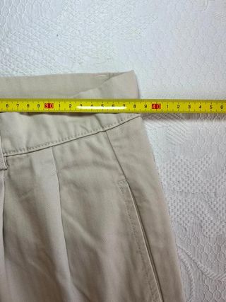 Pantalón sastre RAMSOS beige/arena con pinzas...