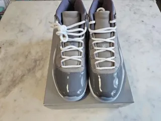 Zapatillas Jordan Gris Talla 41