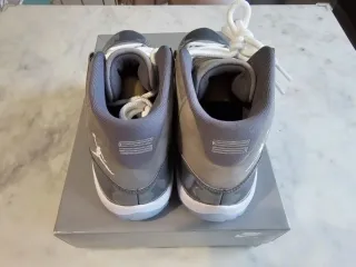 Zapatillas Jordan Gris Talla 41