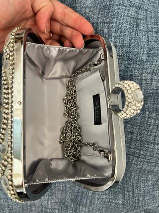 Bolso de fiesta plateado con pedrería