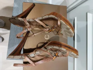 Sandalia tacón piel marrón Gucci