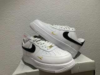 Nike Air Force 1 Blancas y Doradas