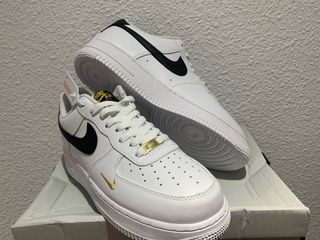 Nike Air Force 1 Blancas y Doradas