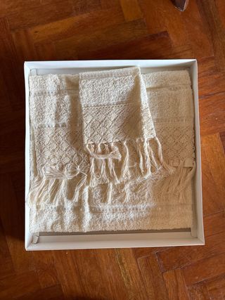 Juego de toallas Napoli marca Betiko color beige