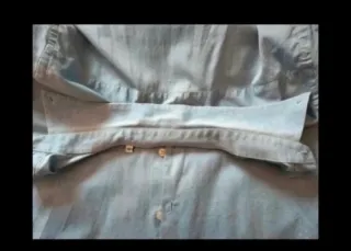 Camisa azul de El Ganso.