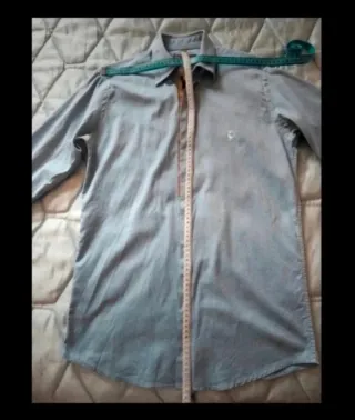 Camisa azul de El Ganso.