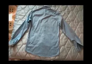 Camisa azul de El Ganso.