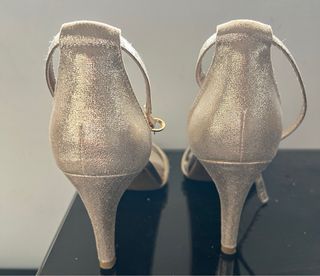 Sandalias de tacón doradas Catwalk