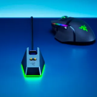 Base de Carga Razer Viper Negra y RGB