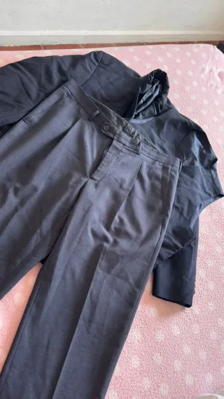 Traje de Chaqueta y Chaleco Gris Oscuro
