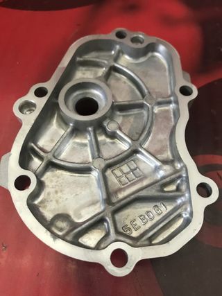 Cubierta cambio de marchas para Yamaha YZF-R6 5EB-15425-00.