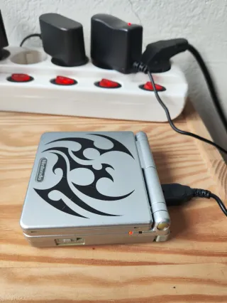 Nintendo GBA SP Tribal + Cargador + Fl4shc4rd