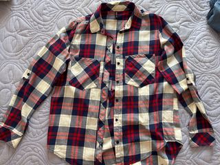 Camisa de cuadros azul y roja