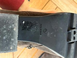 Botines RIVA de ante gris topo con tacón...