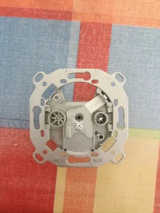 Toma Terminal TV/FM-SAT 0,6-1,5dB