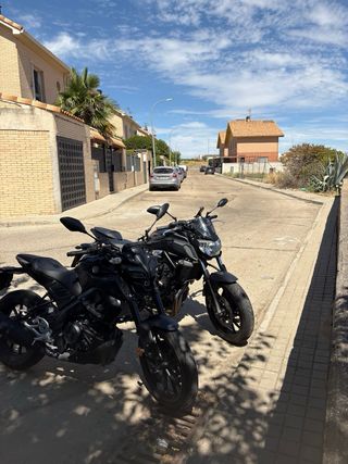Yamaha MT 2025 Negra