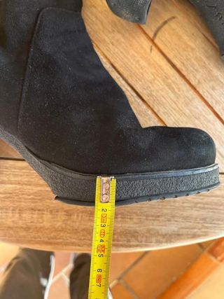 Botines UNISA de ante negro con tacón ancho y...