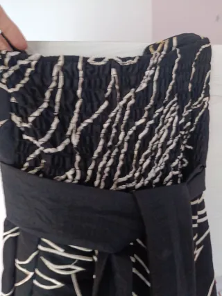 Vestido de fiesta negro con estampado