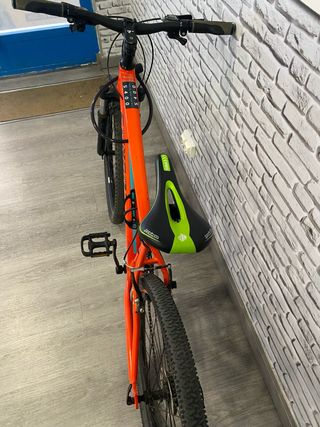 Bicicleta da montagna arancione