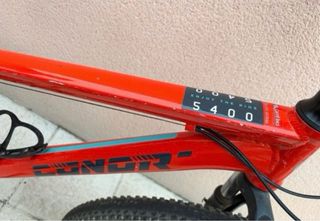 Bicicleta da montagna arancione