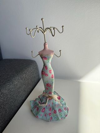 Porta joyas maniquí vestido floral