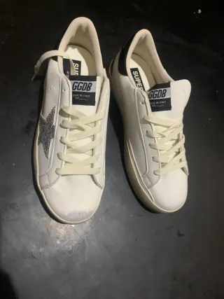 Golden Goose Sneakers Blancas y Plateadas