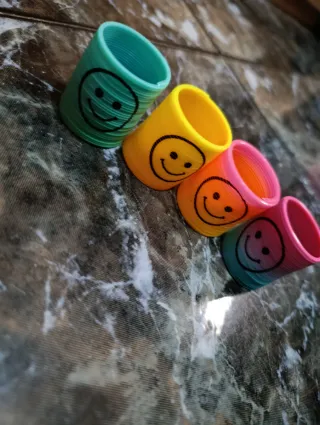 4 Muelles Juguete Smiley Colores