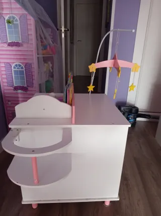 Cambiador de juguete rosa y blanco