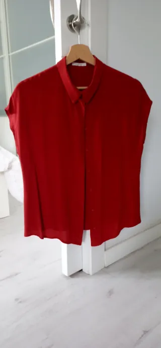 Camisa roja sin mangas de viscosa