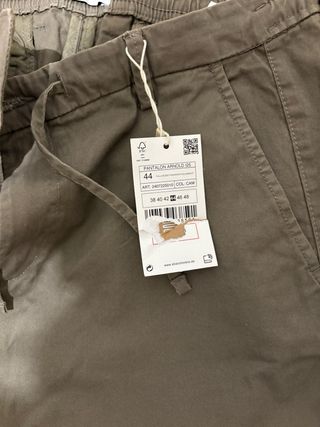 Pantalón chino verde militar