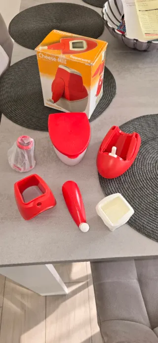 Grattugia Tupperware Rossa e Bianca