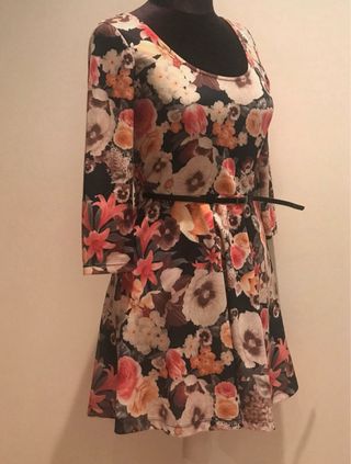 Vestido floral con cinturón