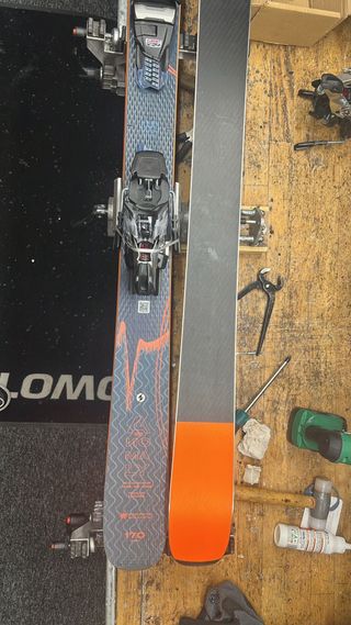 Sci Blizzard Nomaly 170cm e attacco Marker