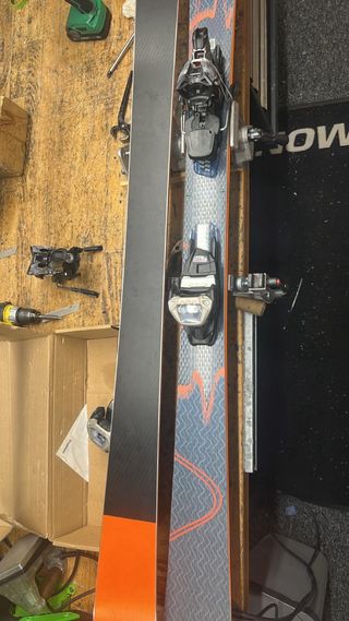 Sci Blizzard Nomaly 170cm e attacco Marker