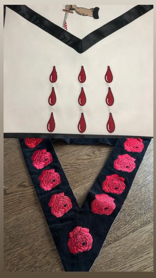 Conjunto Avental + Colar Grau 9