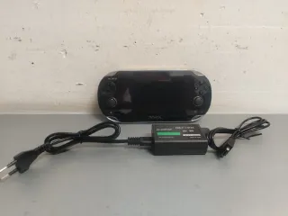 Sony PS Vita 1000 Nera + Caricabatterie