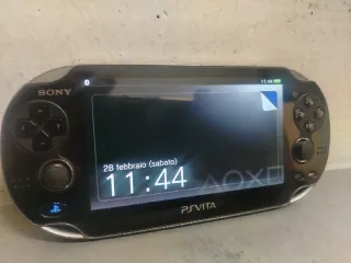 Sony PS Vita 1000 Nera + Caricabatterie