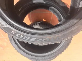 4xNeumáticos Pirelli Sottozero 3 235/40 R19 96V M+