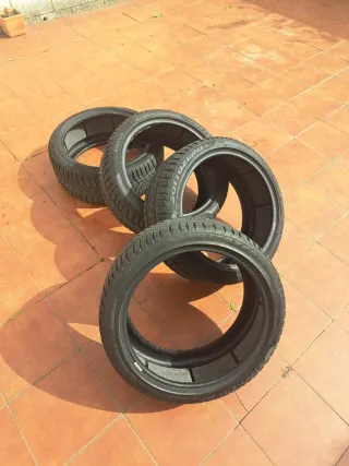4xNeumáticos Pirelli Sottozero 3 235/40 R19 96V M+