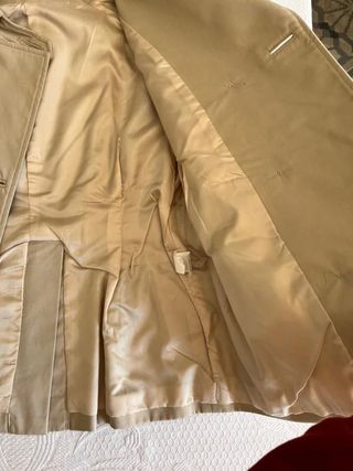 Gabardina corta beige tipo trench (doble...